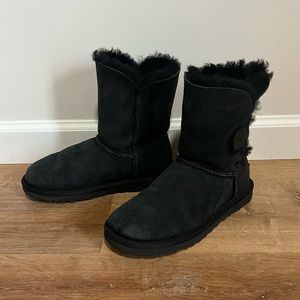 UGG Bailey Button II Size 5